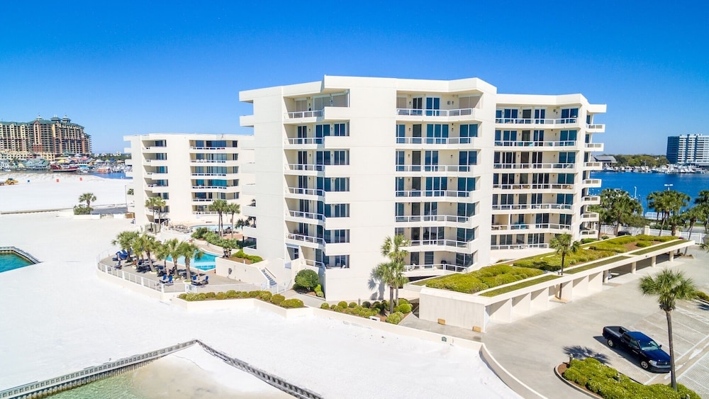 East Pass Towers 305 2 Bedroom Condo by RedAwning