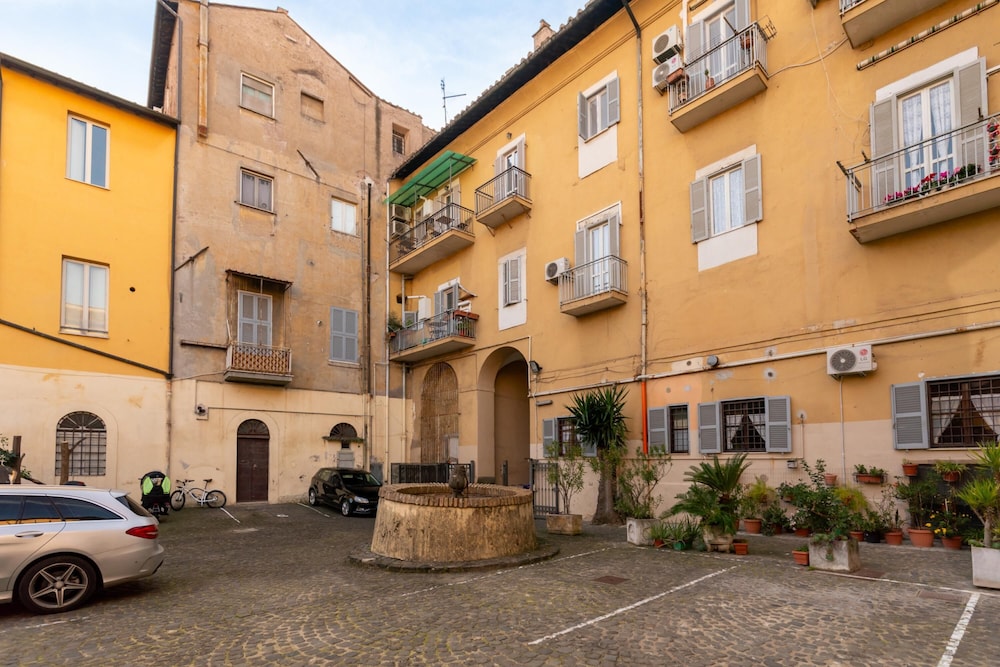 Stunning Rose Trastevere Apartment