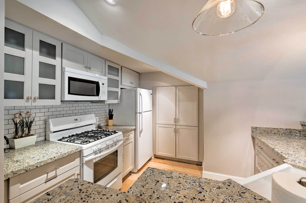 Pet-friendly Phoenix Retreat ~ 5 Mi to Downtown! view 2