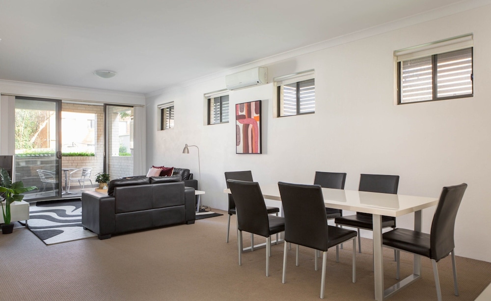 Spacious Two-bedroom Apartment Near Hospital