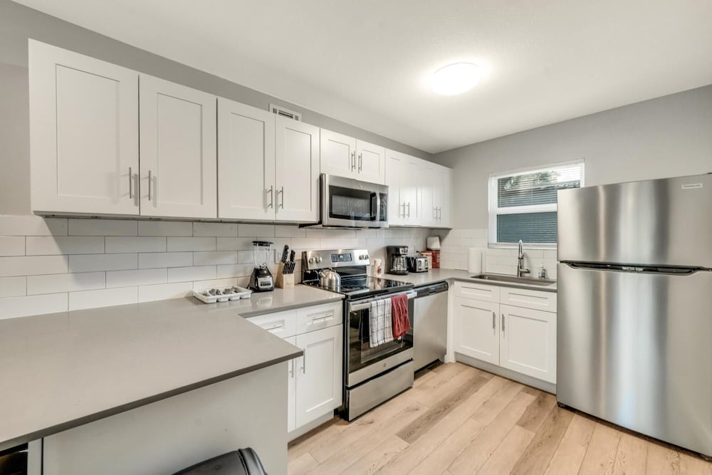 Modern 2BR Near UT Hyde Park Evonify - Property Image 35