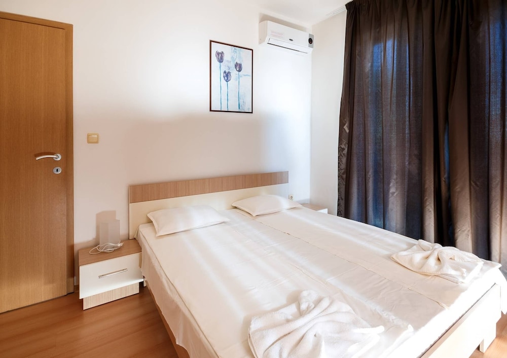 Seaside Garden Apartment With 2 BR for up to 5 pax view 4