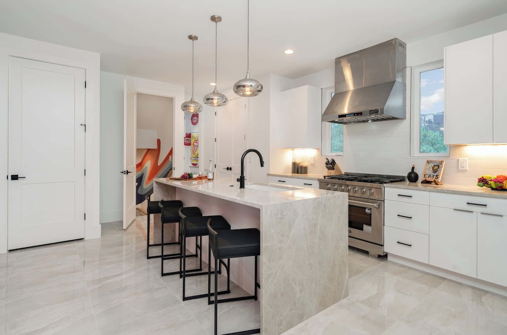 Elevator With Rooftop Hot Tub Pet-friendly Yard