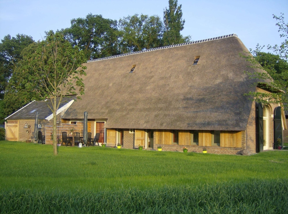 Romantic Farmhouse Escape view 5
