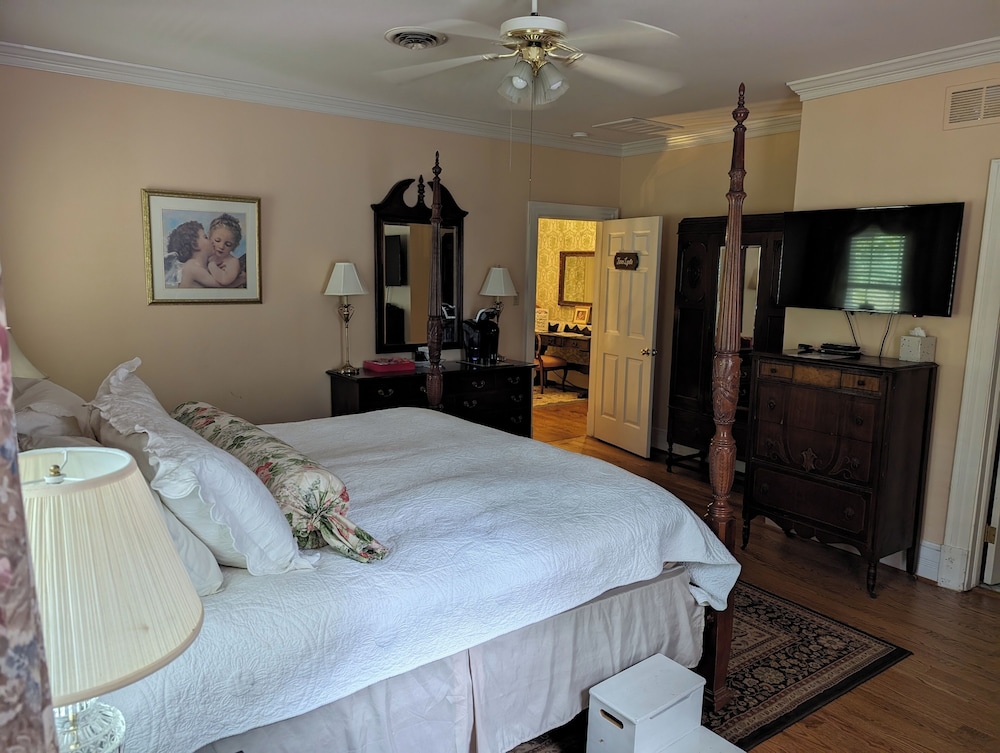 The Virginia Cliffe Inn
