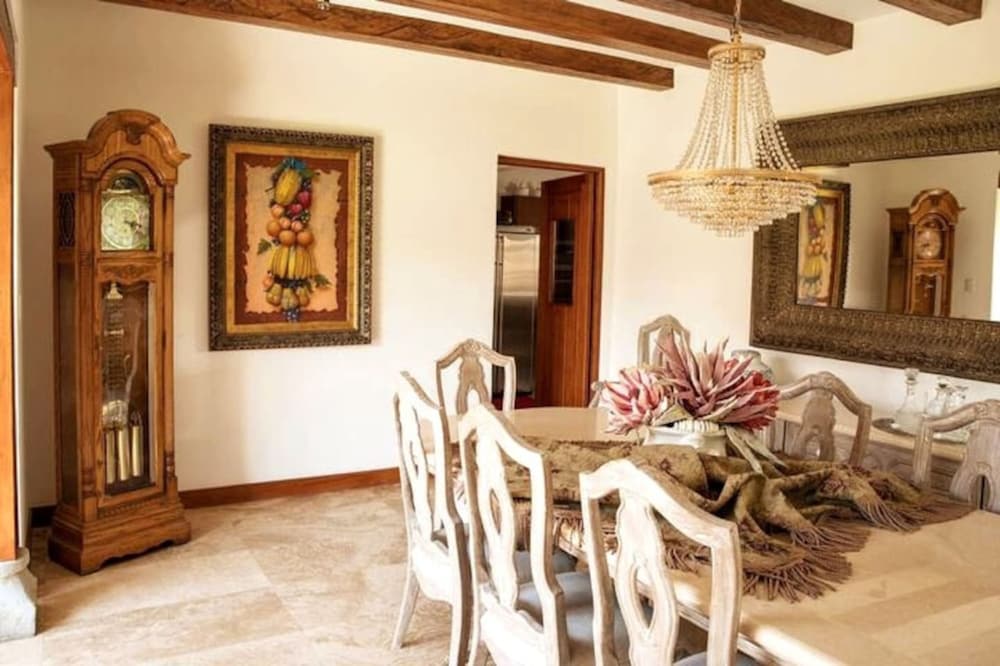 Luxury Casa Guayllabamba - BBQ Jacuzzi Gym Piscina