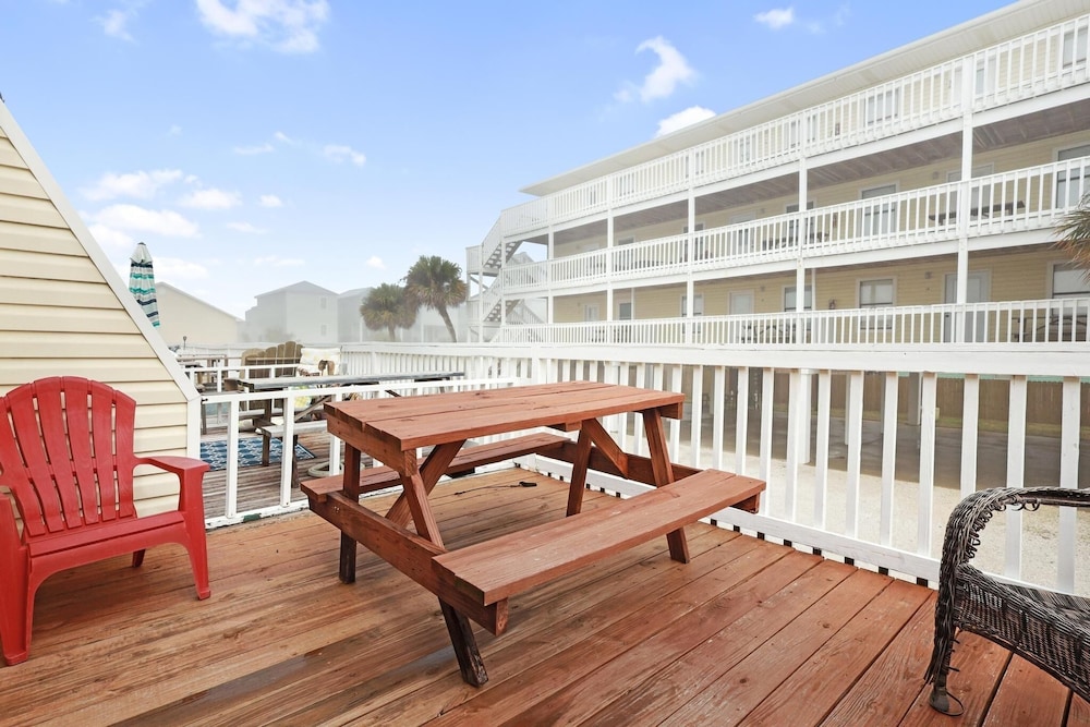 Moonraker 3 1 Bedroom Condo by RedAwning