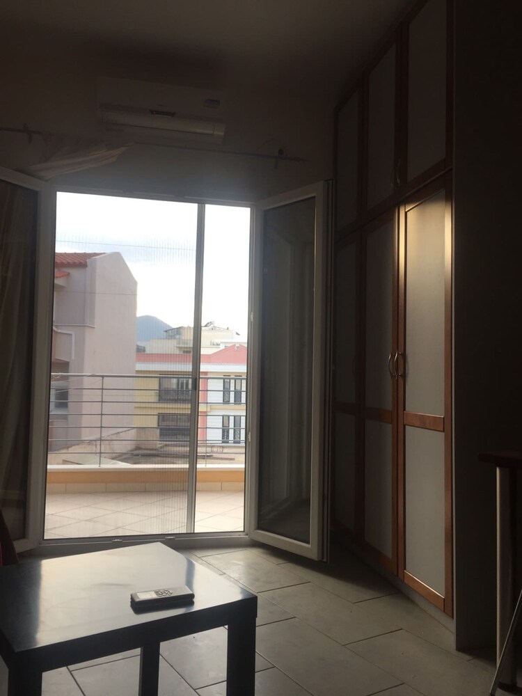 Arethousa City View Getaway - Chalkida s Cozy Gem