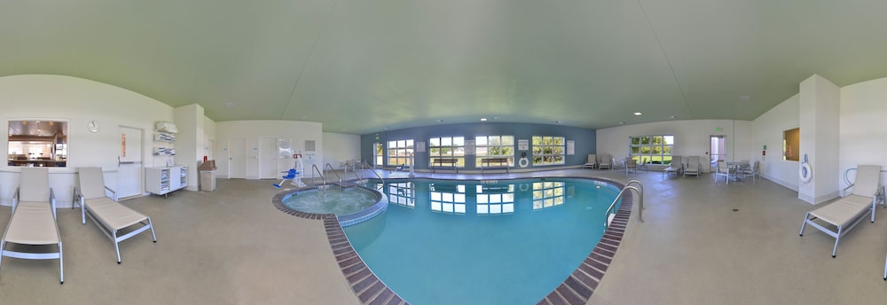 Stevens Point Vacations - Holiday Inn Express and Suites Stevens Point, an IHG Hotel - Property Image 2