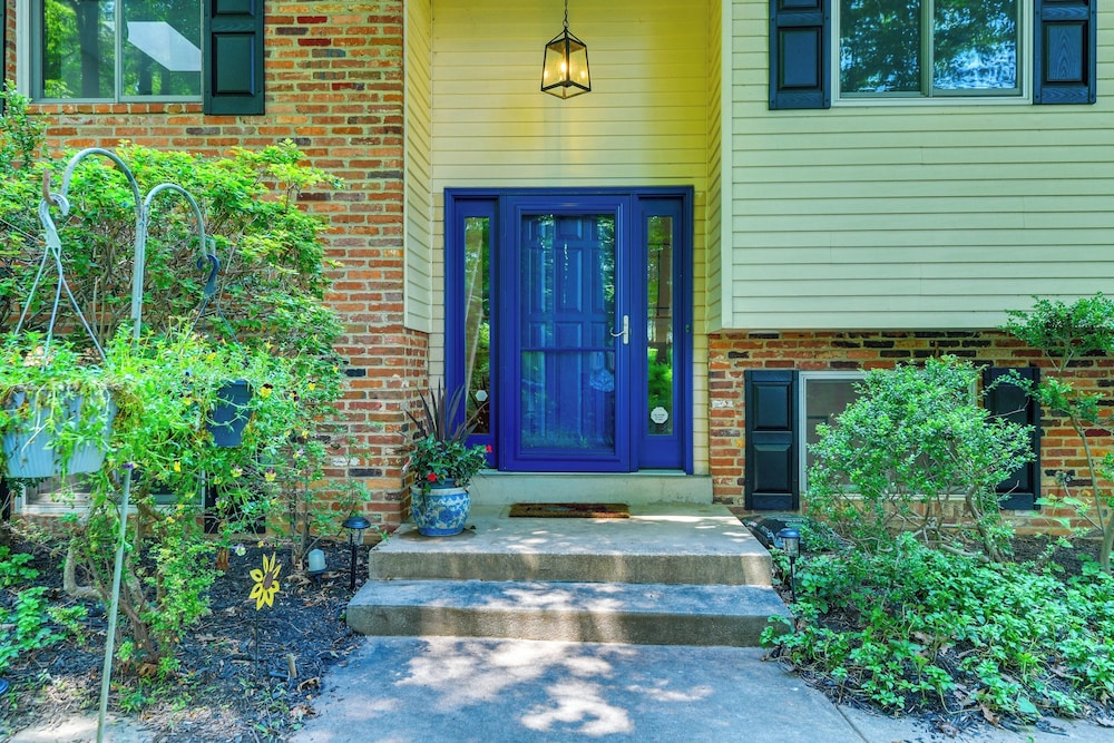 9 Mi to Historic District: Ellicott City Home!