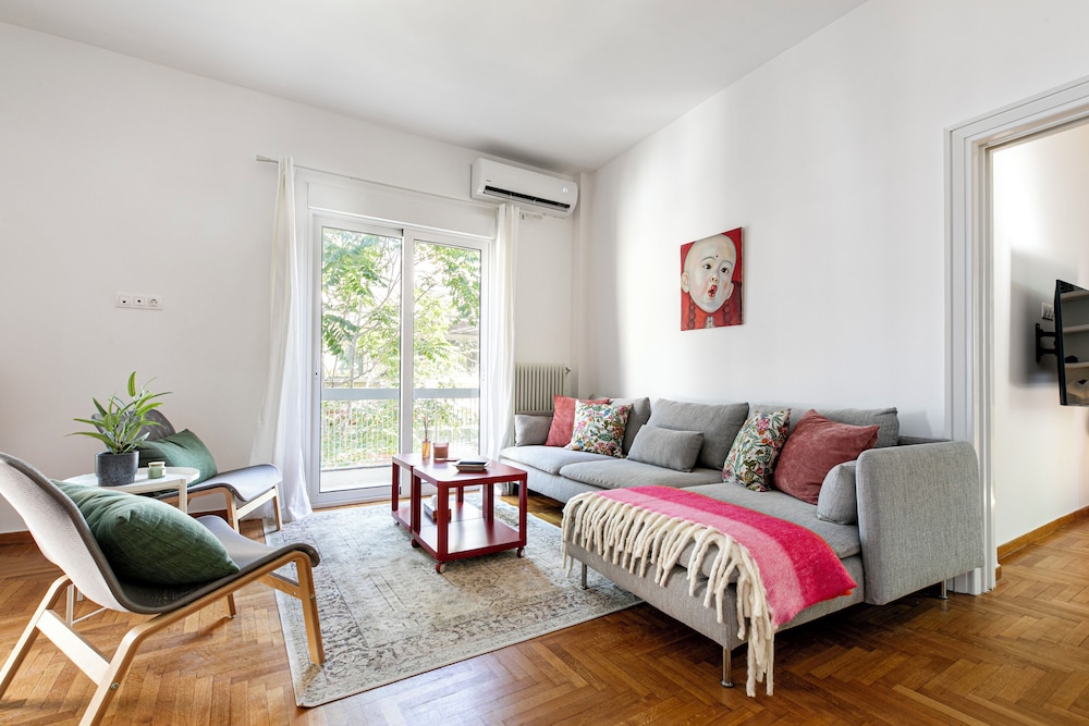 Artsi - 3BR Apt w Balcony in Athens