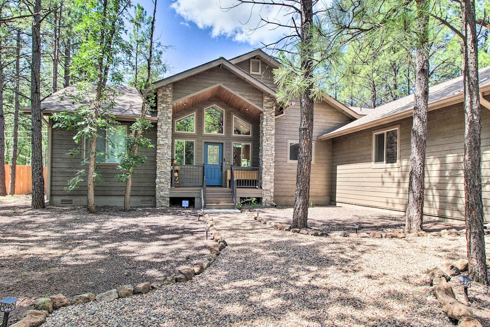 Fire Pits, Spacious Yard: Wooded Pinetop Escape! view 5