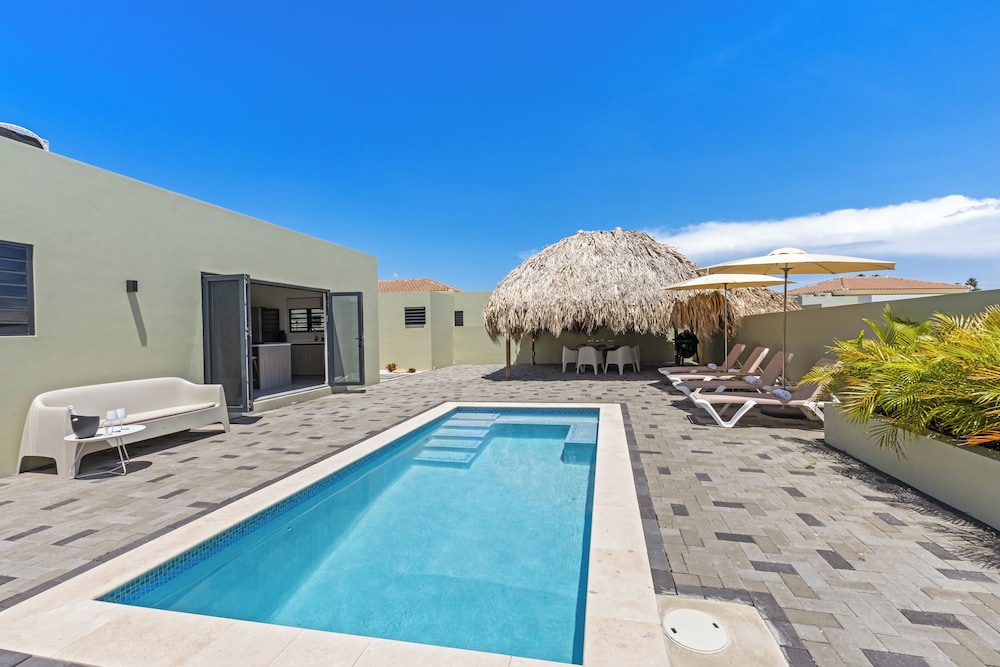 Villa Solana with private pool, Mambo Beach