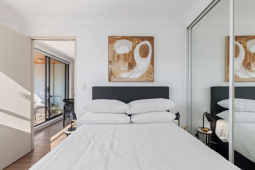 Bright 2-bed Surry Hills Apartment With Balcony