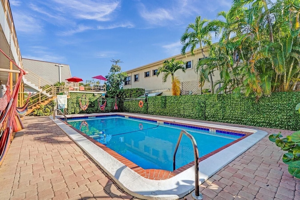 Coastal Studio by Hollywood Beach Boardwalk - Image 2