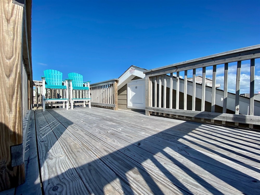 9 Nautical Nine Studio Bedroom Condo by RedAwning