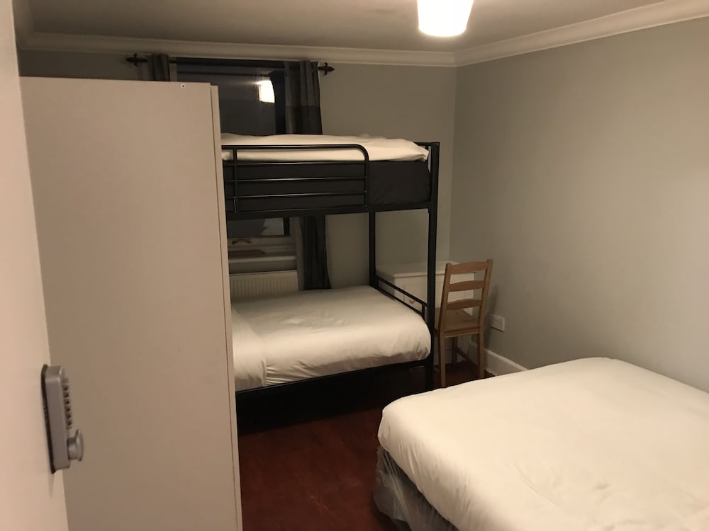 Rooms at 5 Hammersmith Road - Hostel