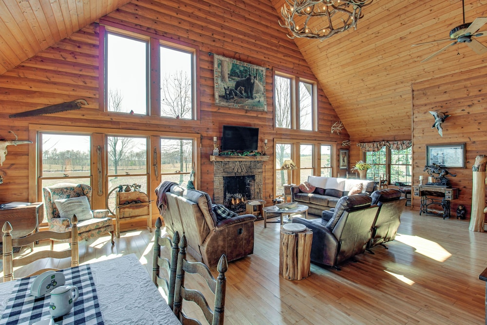 Reel in Fish, Relax By Fire: Mcminnville Cabin