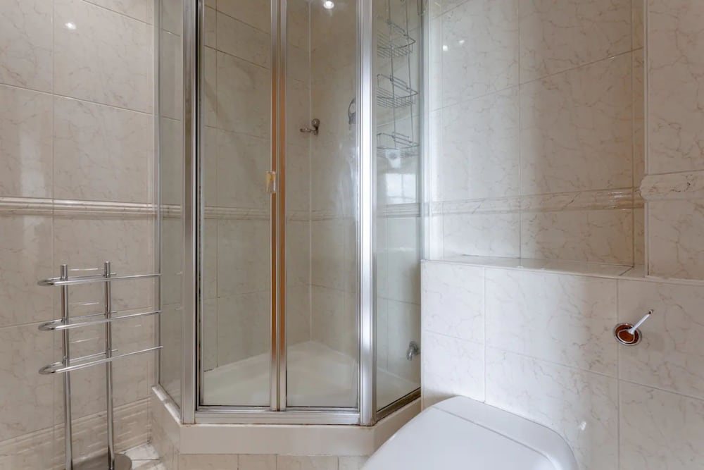 Large & Central 2BD Flat - Tower Hill