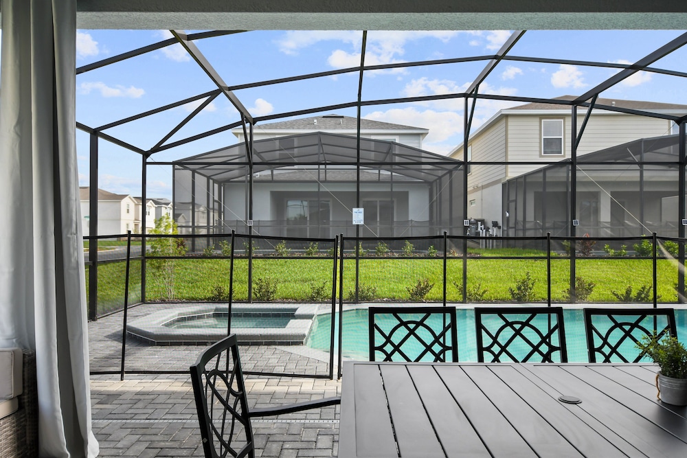 Modern Resort Home w/ Pool, Spa & Arcade Access