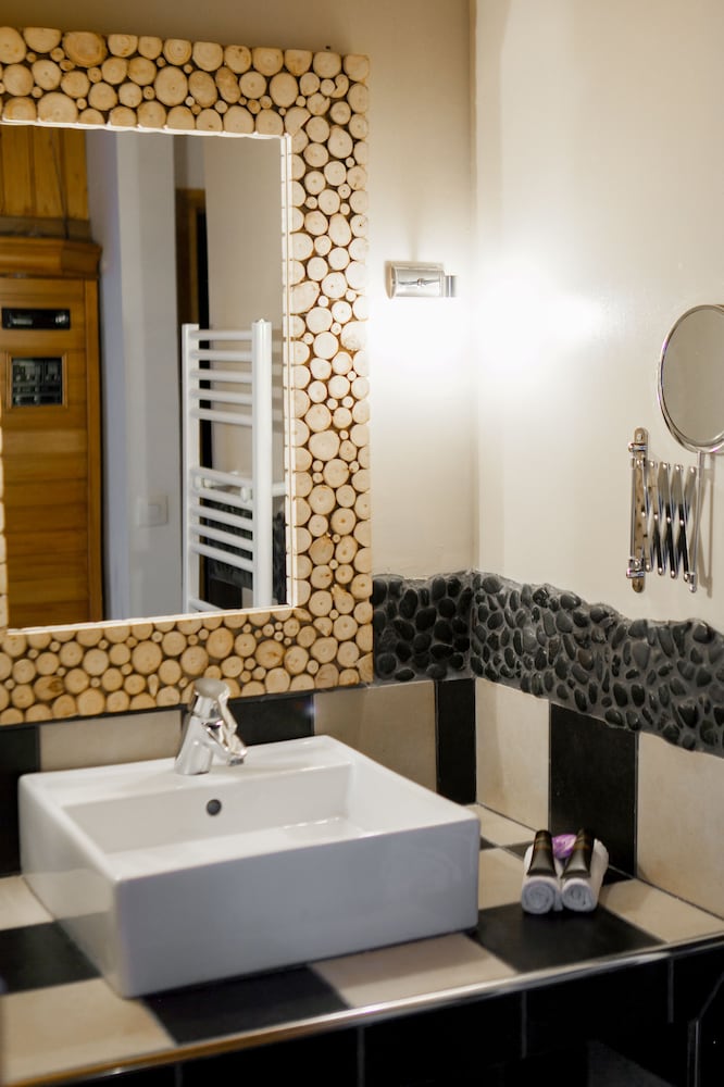 Château Latour Segur Suites & Spa