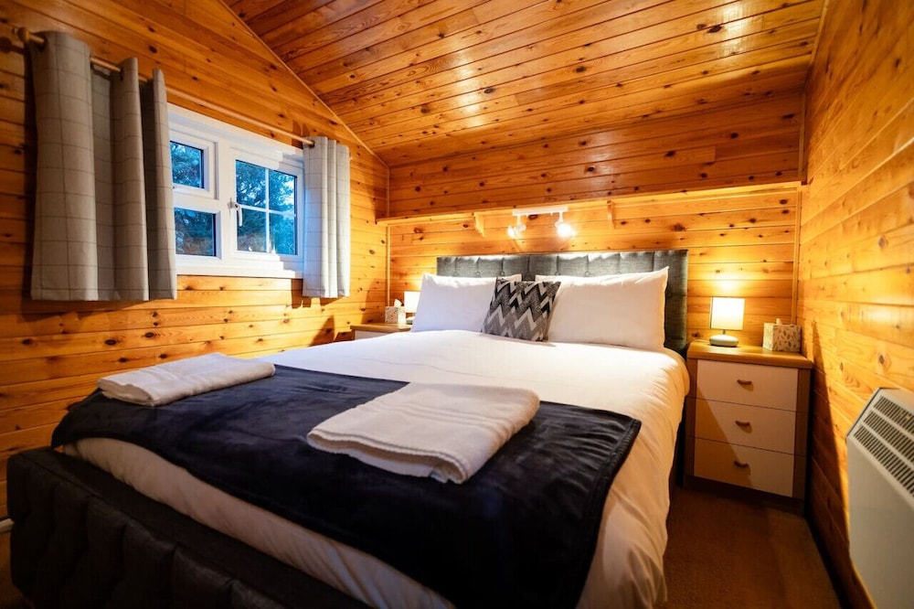 Cozy Log Cabin 346 - Rural Mid Wales