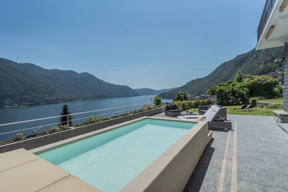 Villa Chiara Moltrasio With Private Garden by Rent all Como