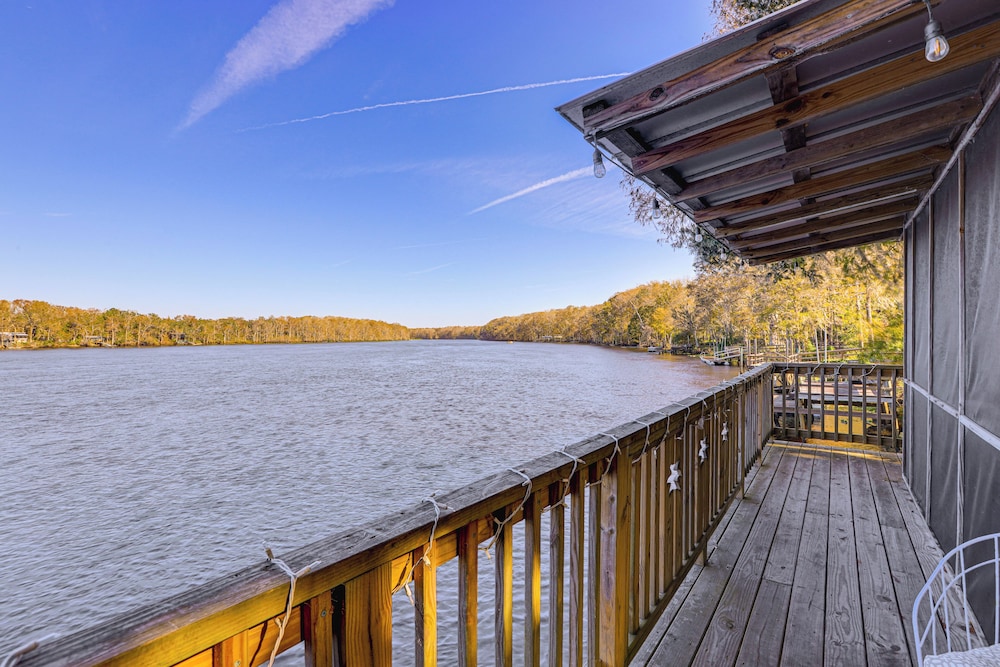 Boathouse w/ Screened Porch: Riverfront Escape!
