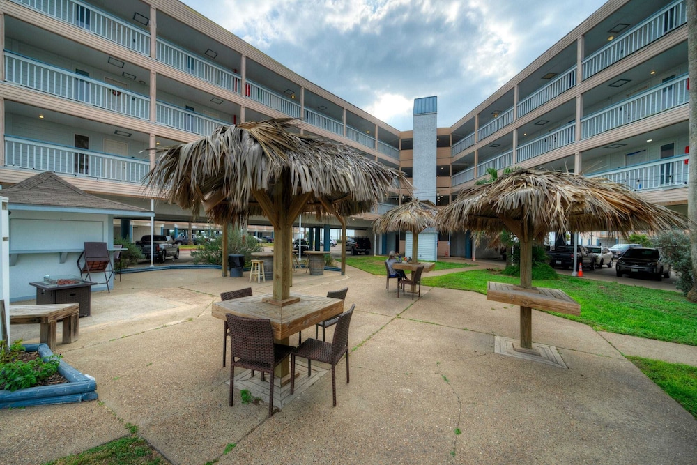 Private Balcony w/ Ocean View Pool & Hot Tub Access Ocean Echo by Avantstay