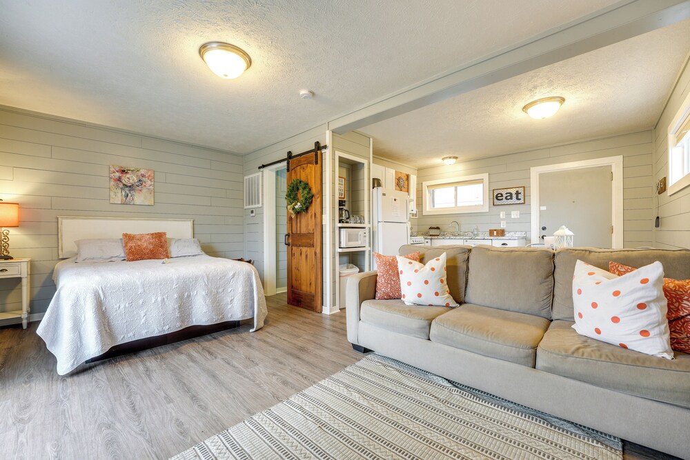 Hike, Boat, Fish & More: Table Rock Lake Cottage