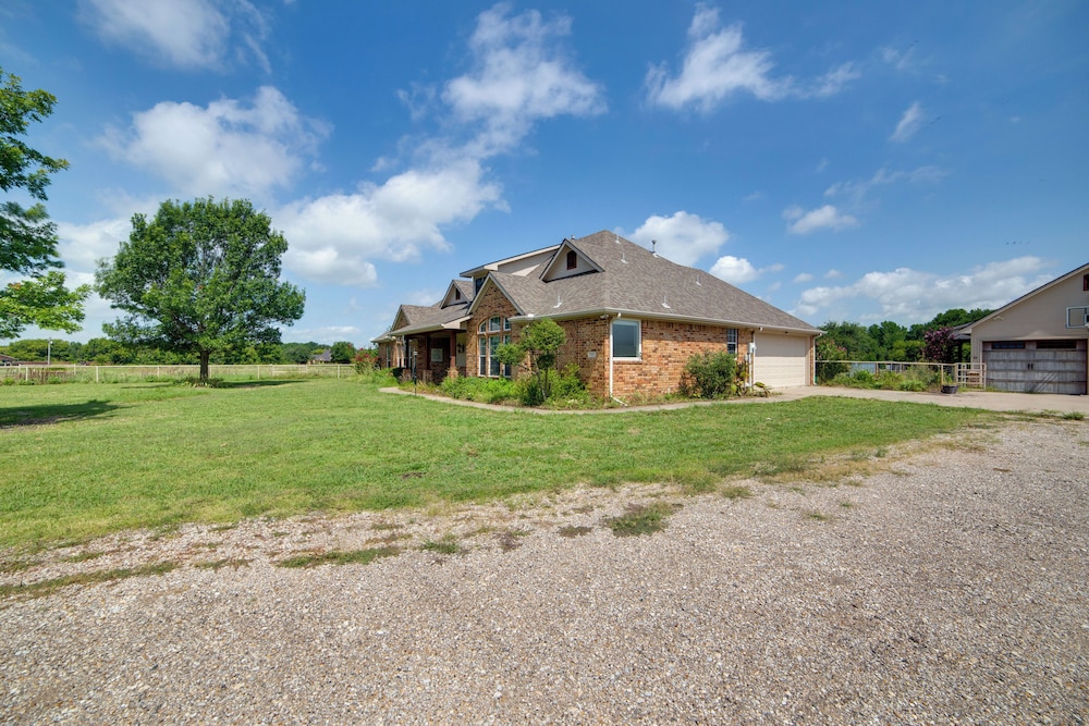 2 Mi to Lake Lavon: Countryside Retreat on 6 Acres