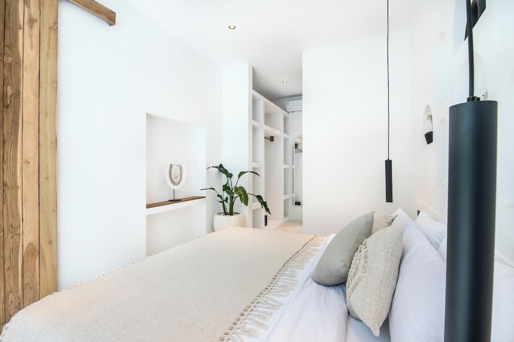 Chic 2BR Villa, 5min to Bingin's Coastal Bliss