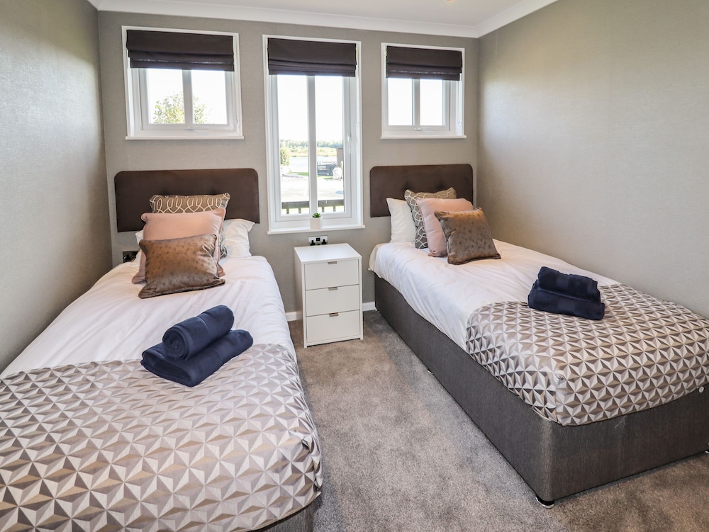 28 Delamere Point