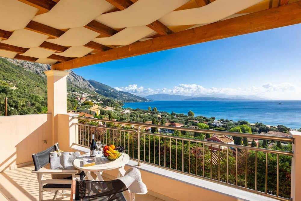 Villa Cleo Beach in Mparmpati