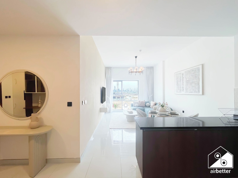 Bright 2bed Family Home: Pool, Gym & Kids Play
