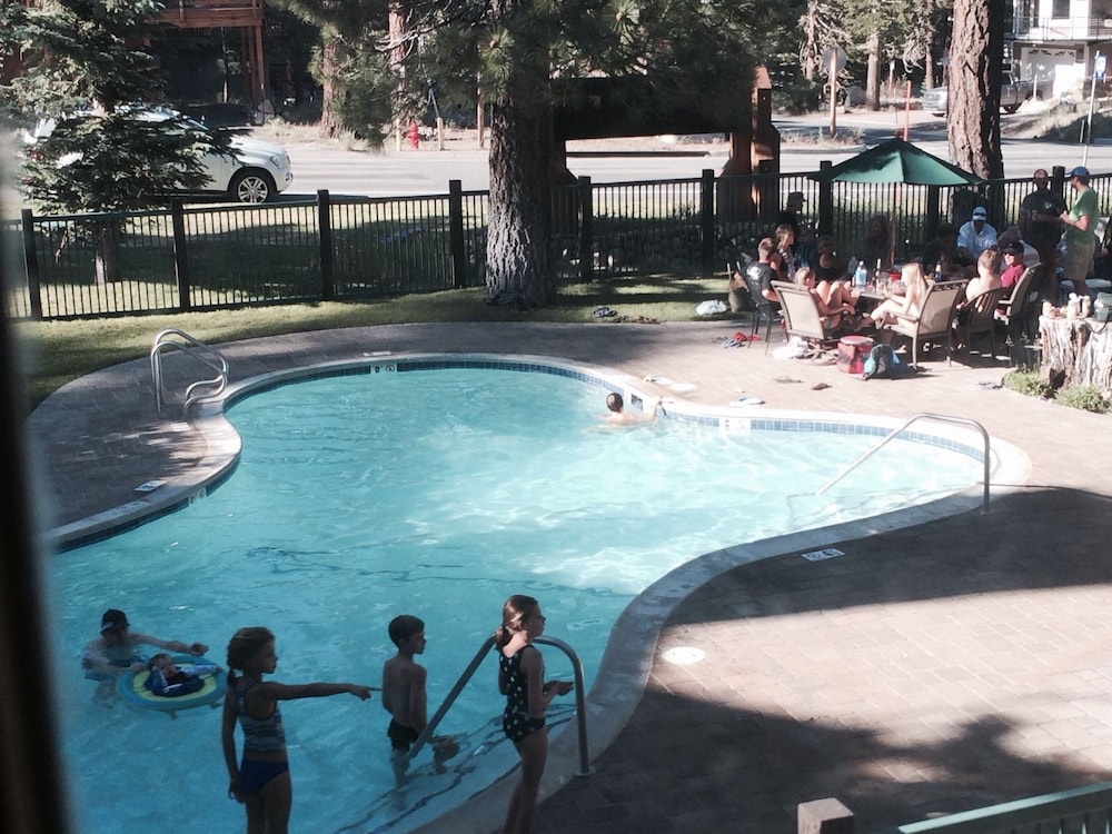 Hotel Mountainback at Mammoth - Image 1