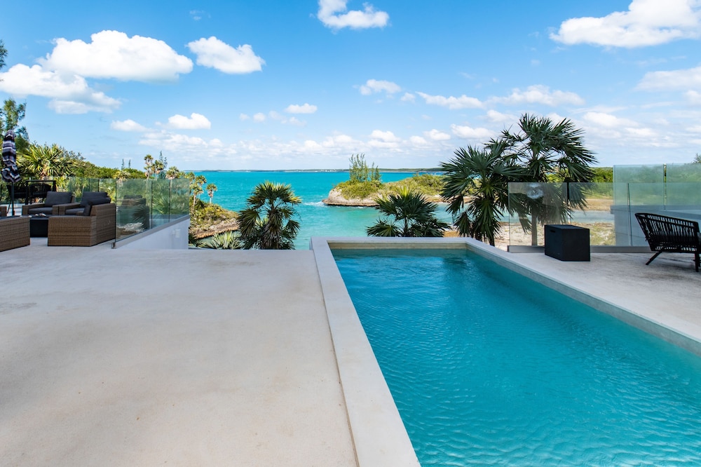 Eleuthera Vacations - Sky Cove 6 Bedroom Home - Property Image 1