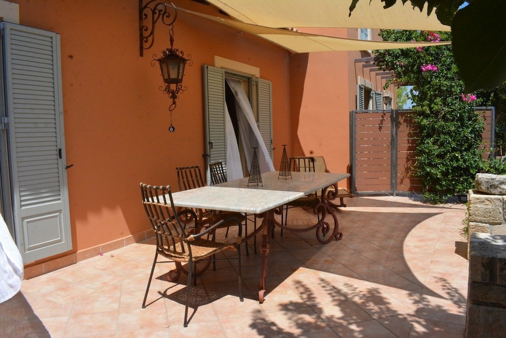Alekos Beach Houses - Natura Rossa