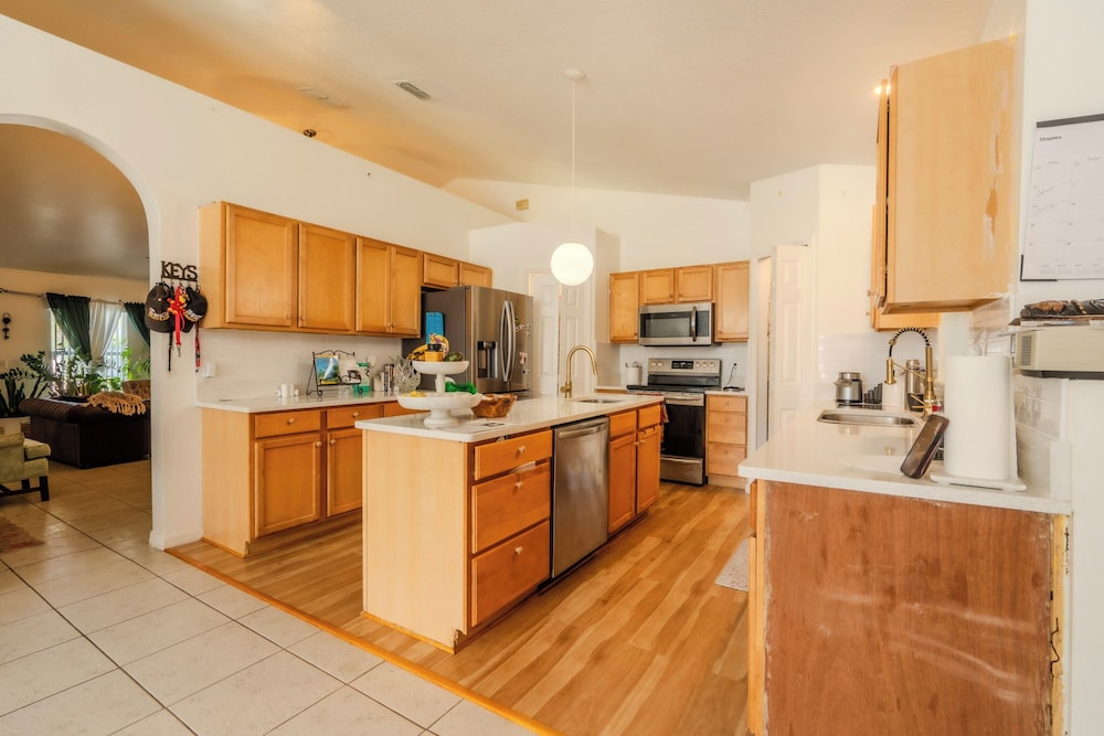 Flint and Kingscrest, LLC - Private Rooms in Shared Home
