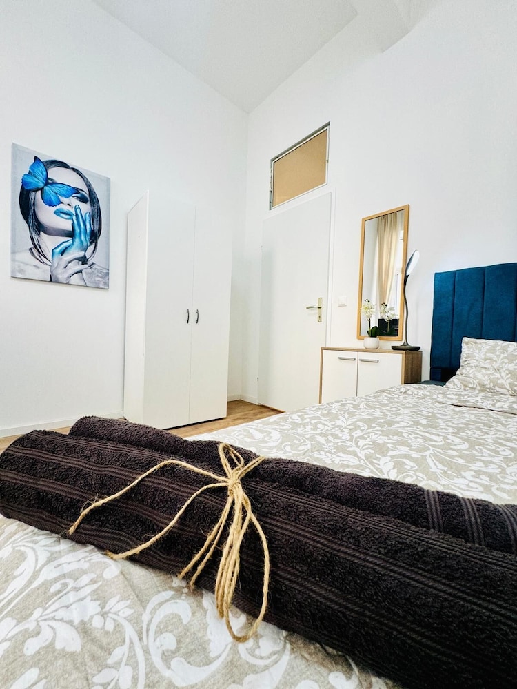 5BR Apt 10min to Matzleinsdorfer