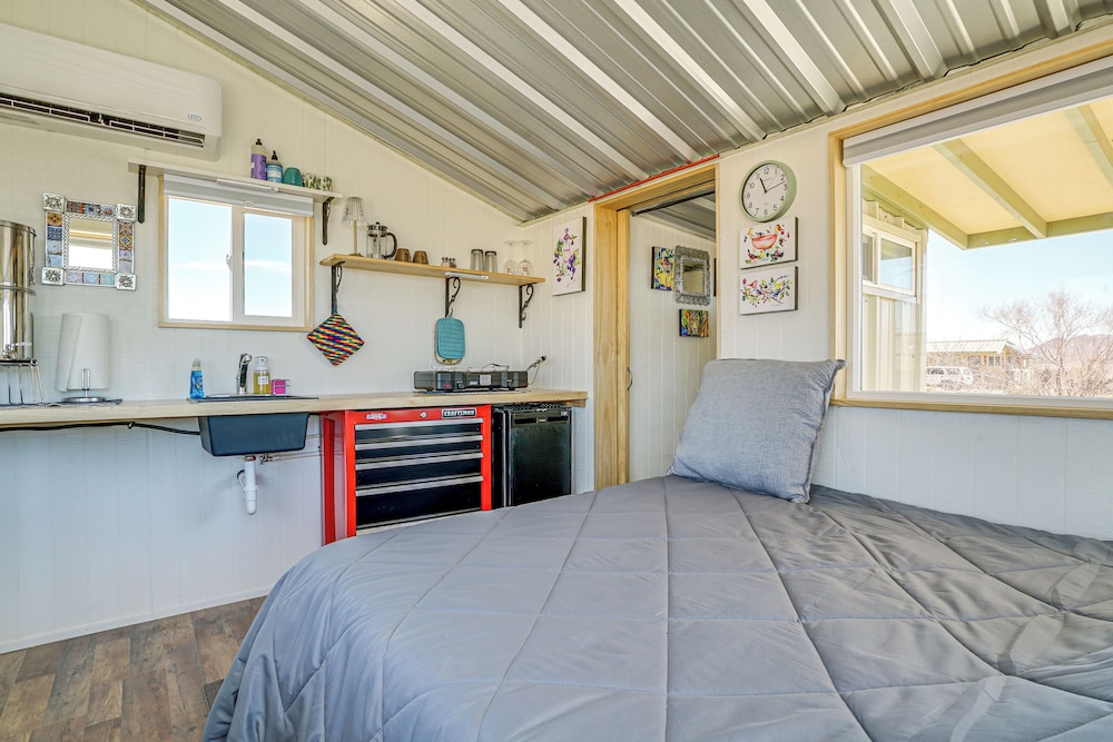 Tiny Home Studio: New Mexico Nature Retreat!
