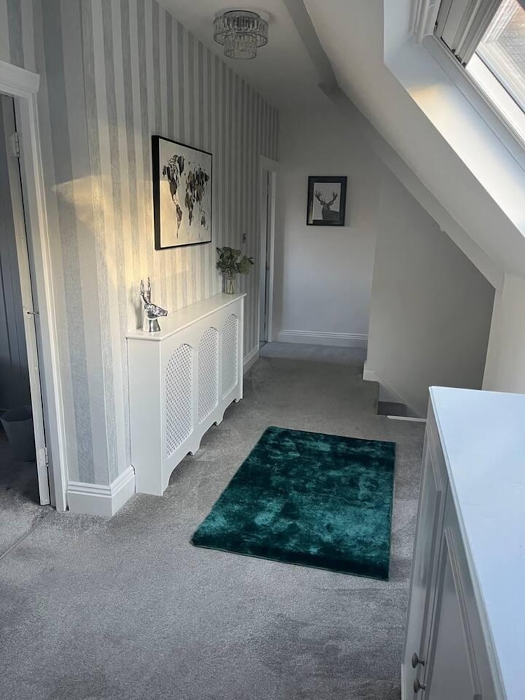 Luxury 3-bed Penthouse Apartment in Bournemouth view 2
