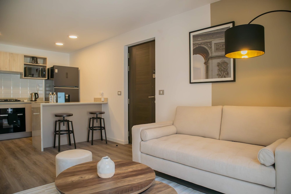 w Fantastic 2BR w Modern Deco in San Isidro