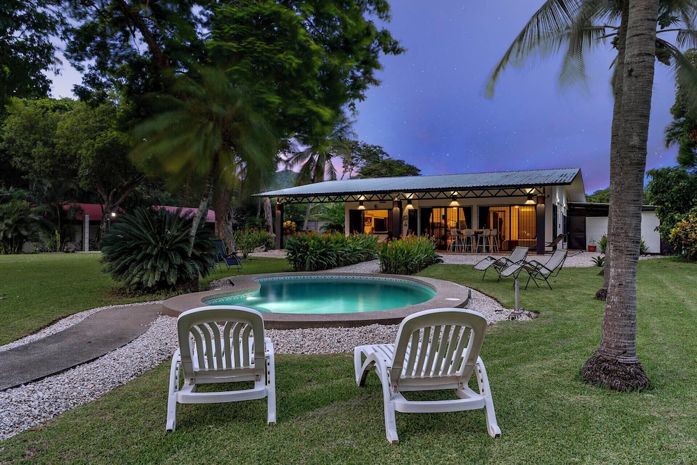 3-BD Home with Pool, Walk to Beach