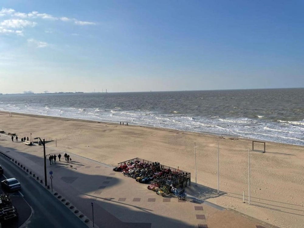 Sea View Stay for 6 Guests
