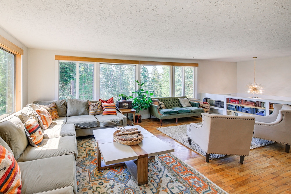 Chic Idaho Retreat w/ Hot Tub, Grill  Pool Table! - Property Image 1