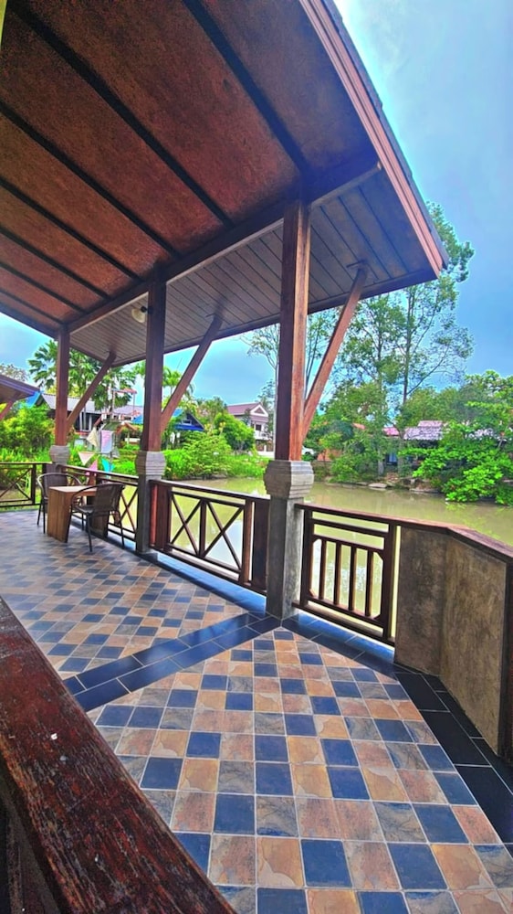 Bang Phra Resort Near Si Racha