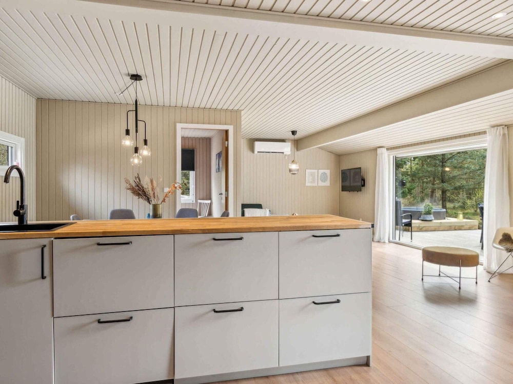 5 Star Holiday Home in Hals