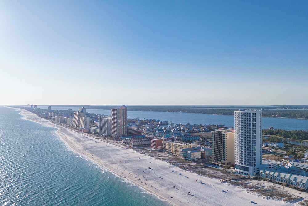 Gulf Views & Pools: Beachfront Island Tower Condo