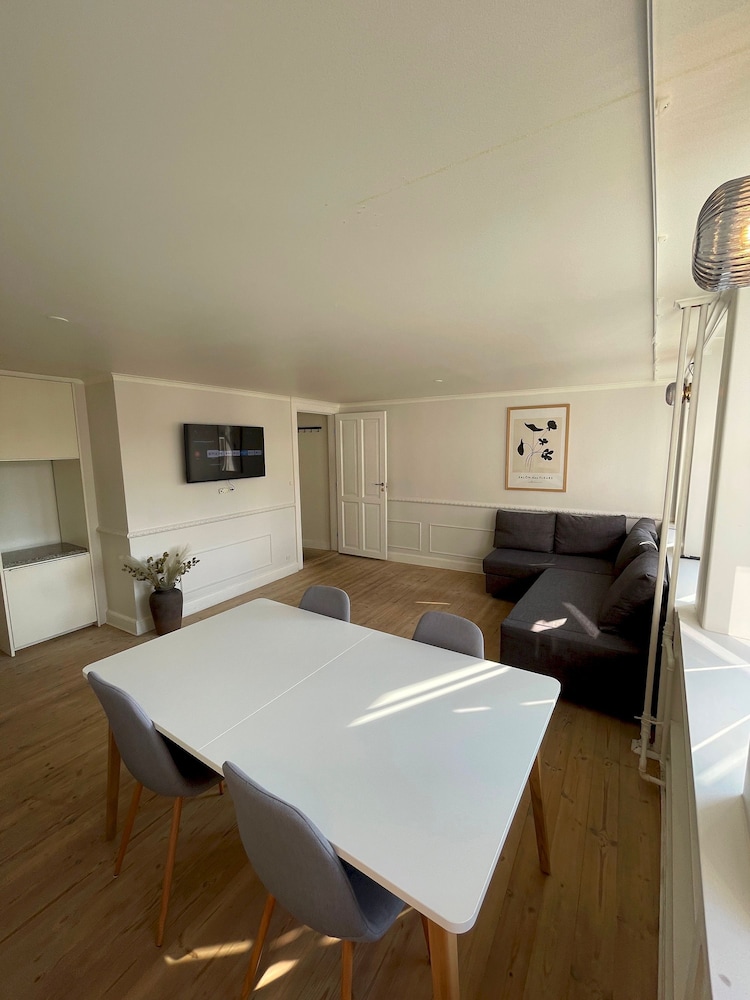 Elegant Apartment In Central